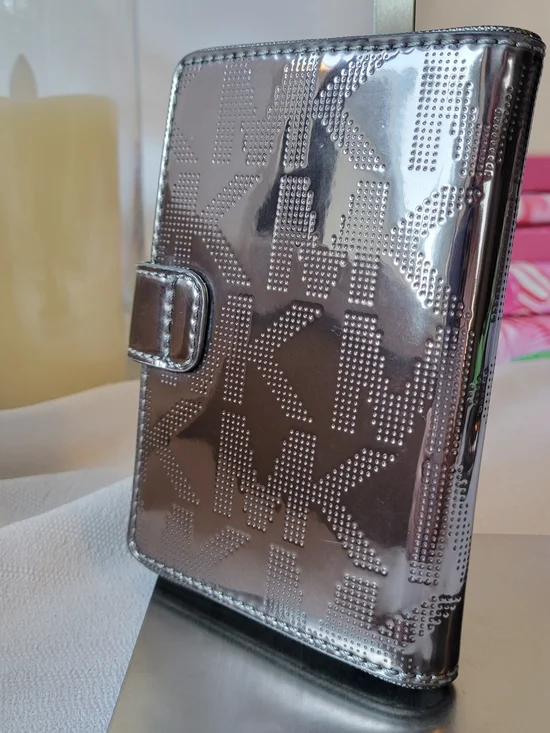 Michael Kors Metallic Logo Wallet - Picture 2 of 3